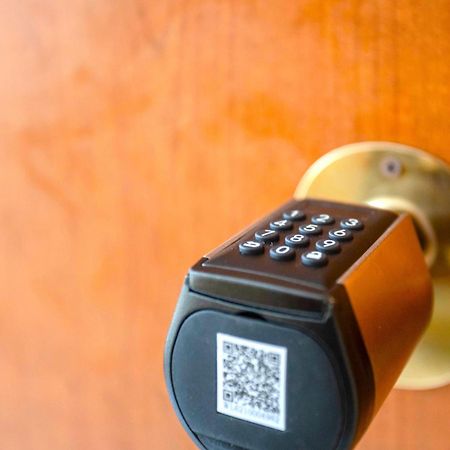 Hostly - Vittoria House - Near The Center With Private Parking Apartment Napoli Ngoại thất bức ảnh